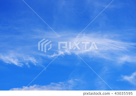 漂浮在藍天上的雲彩 43035595