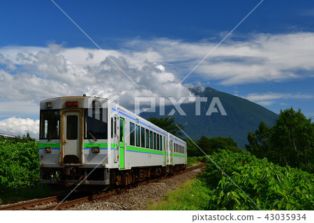 羊蹄山和火車 43035934