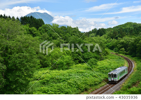 火車在山中運行 火車在山中運行 43035936