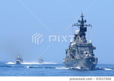 Maritime Self Defense Force escort ship "Shirane" & Hayabusa type missile boat Maritime Self Defense Force escort ship "Shirane" & Hayabusa type missile boat 43037806