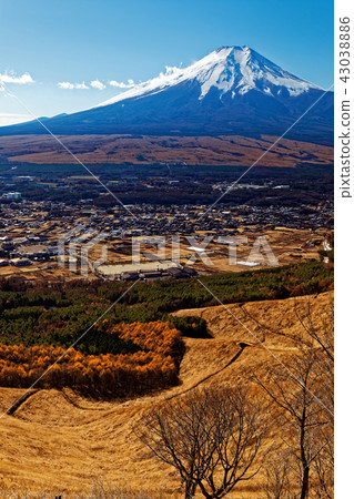 Townscape of Oshino viewed from Taka-za and Mt. Fuji 43038886