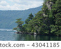 A pine stands at the cape of Lake Towada 43041185