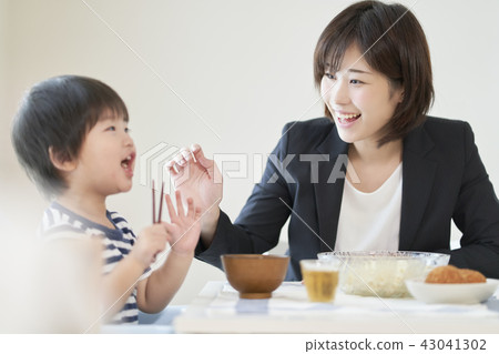 工作媽媽單身母親米家庭 43041302