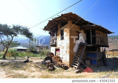 Old earthen House or Earth Shelter House at Punaka 43041503