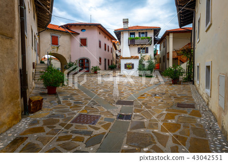 Main Square in Historic medieval town of Smartno in Goriska Brda, Slovenia with narrov streets 43042551