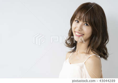 Women who pose 43044289