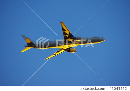 從羽田機場起飛的客機 從羽田機場起飛的客機 43045532