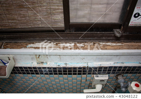 Old house bathroom Termite bathhouse old houses house 43048122