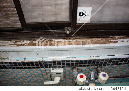 Old house bathroom Termite bathhouse old houses house 43048124