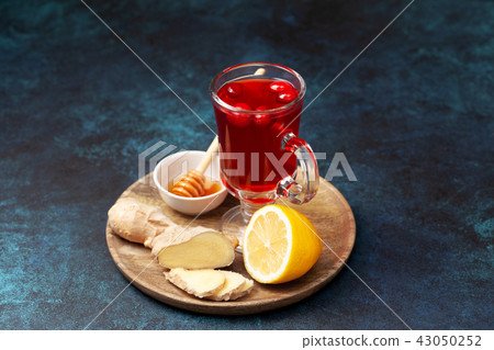 cranberries lemon ginger drink 43050252