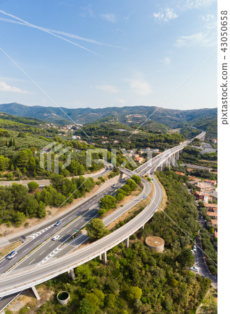 Aerial view of multiple lane highway 43050658