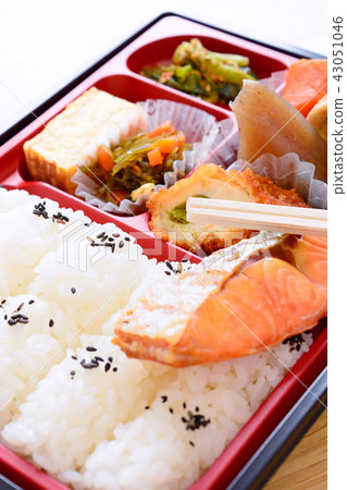 午餐盒的美味鮭魚的窗簾 43051046