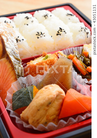 午餐盒的美味鮭魚的窗簾 43051131