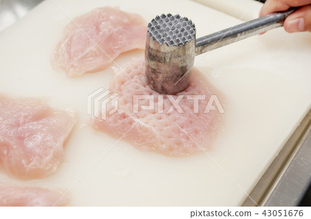 Preparing chicken breast meat Preparing chicken breast meat 43051676