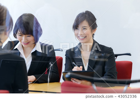 Meeting interview 43052336