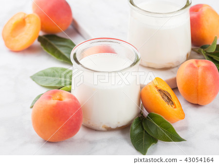 Fresh cream dessert with raw organic apricots 43054164