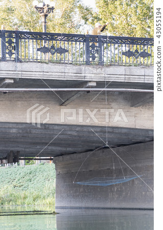 Fishing with a net from the bridge Fishing with a net from the bridge 43055194