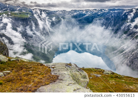 Beautiful norwegian landscape with mountains  43055613