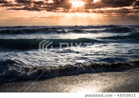 東海的波浪 43058615