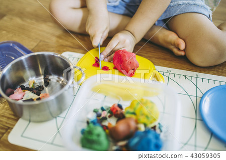 孩子享受粘土戲劇 孩子享受粘土戲劇 43059305