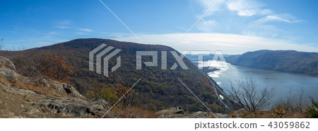 Hudson river from Breakneck Ridge 43059862
