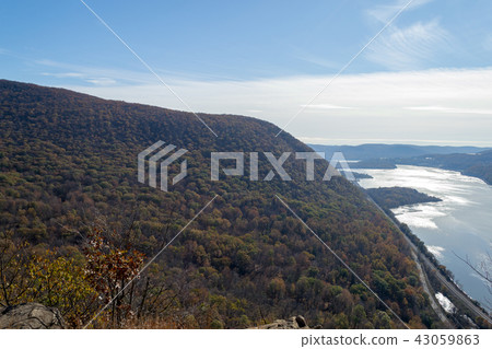 Hudson river from Breakneck Ridge 43059863
