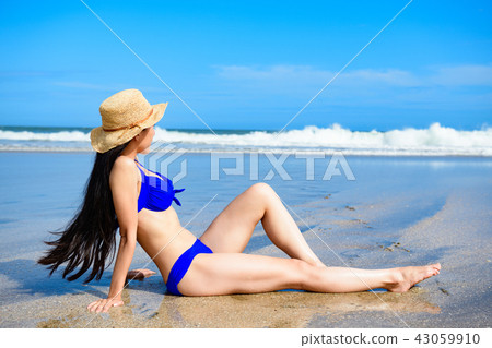 44,717 Sunset Pose Stock Photos - Free & Royalty-Free Stock Photos from  Dreamstime