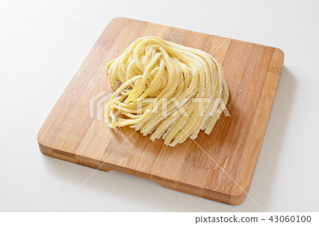 未加工的麵團扁麵條 43060100