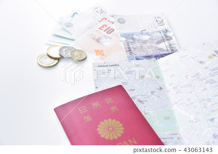 海外旅行圖像護照,地圖和英鎊 海外旅行圖像護照,地圖和英鎊 43063143