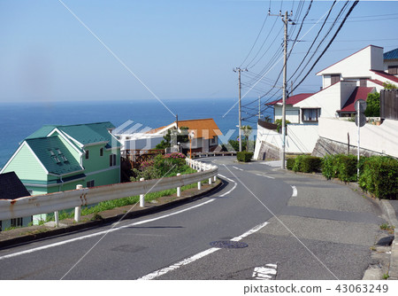 A hillside path in Shichirigahama offering a panoramic view of the beautiful Shonan sea and Enoshima Island. A hillside path in Shichirigahama offering a panoramic view of the beautiful Shonan sea and Enoshima Island. 43063249