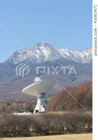 用於廣播觀測的拋物線天線安裝在Yatsugatake山腳下的長野縣長村村的Nobeyama空間廣播觀測台 43063471