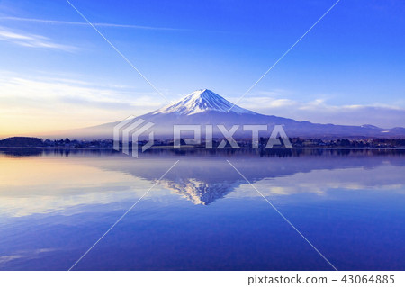 Fuji at dawn, at Kawaguchiko-cho in Yamanashi Prefecture 43064885