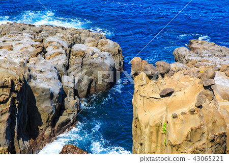 Udo Jingu Shrine Udo Senjojiki Iwaiwa [Nichinan City, Miyazaki Prefecture] 43065221