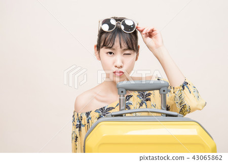 Women Vacation Jeans Carrier Sunglasses 43065862