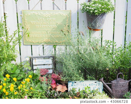 自然古色古香的樣式花床 自然古色古香的樣式花床 43066728