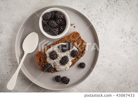 Chocolate vegan banana bread with chia pudding  43067433