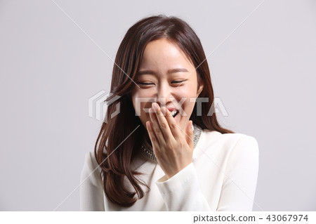 亞洲年輕的韓國女人,美麗的臉,微笑,微笑,純潔,漂亮,快樂,快樂,幸福,情人 亞洲年輕的韓國女人,美麗的臉,微笑,微笑,純潔,漂亮,快樂,快樂,幸福,情人 43067974