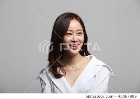 Asian young Korean woman, beautiful face, smile, smile, pure, pretty, joyful, joy, happiness, lover 43067999