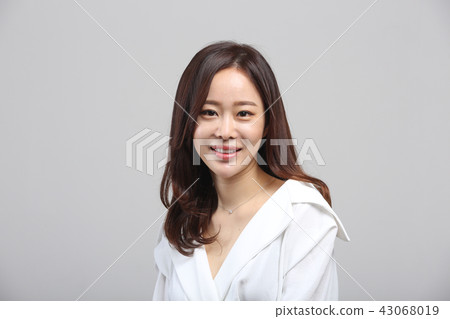 Asian young Korean woman, beautiful face, smile, smile, pure, pretty, joyful, joy, happiness, lover 43068019