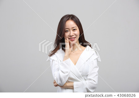 Asian young Korean woman, beautiful face, smile, smile, pure, pretty, joyful, joy, happiness, lover 43068026
