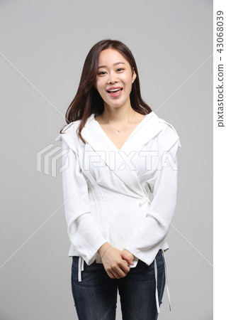 Asian young Korean woman, beautiful face, smile, smile, pure, pretty, joyful, joy, happiness, lover 43068039