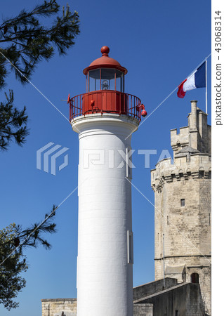 Lighthouse in the port of La Rochelle - France 43068314
