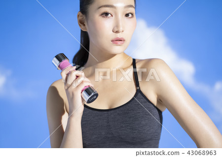 Sportswear female portrait Sportswear female portrait 43068963