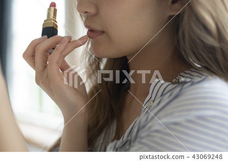 Make-up lifestyle female image Make-up lifestyle female image 43069248
