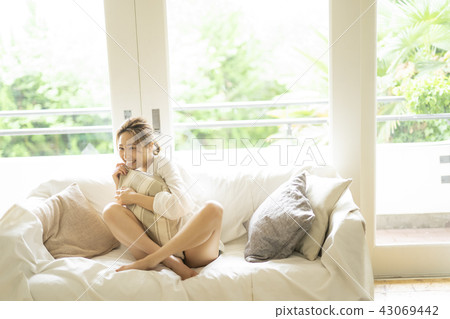放鬆生活方式女性形象 放鬆生活方式女性形象 43069442