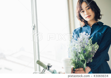 Flower living female portrait 43069834