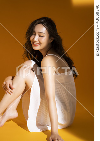 Female portrait color back 43069840