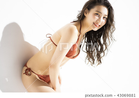 泳裝女性肖像 43069881