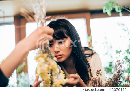 A woman in a flower shop 43070111