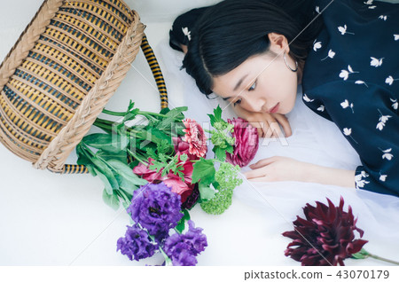 Flower living female portrait 43070179